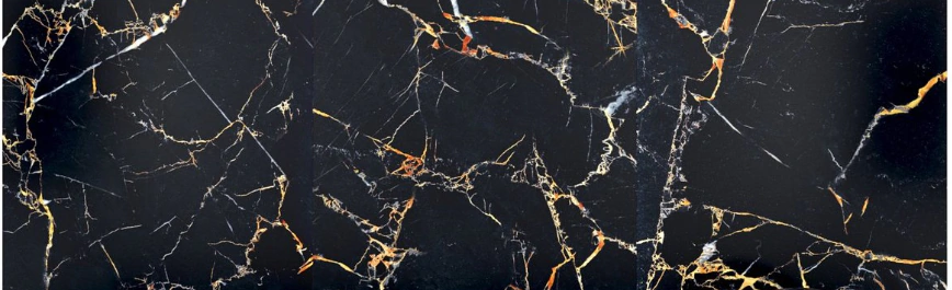 رخام أسود فاخر مع عروق ذهبية لمظهر فخم وأنيق.