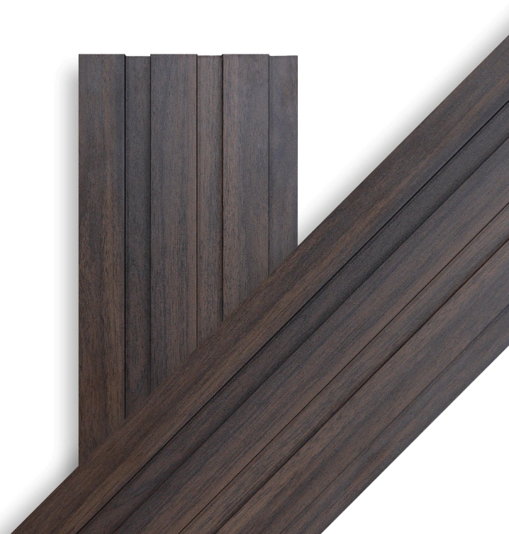 ألـت النص: خشب ديكور فخم بألوان داكنة لمداخل وخزائن فاخرة.