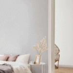 ⁦ورق جدران ساده كوري رمادي غامق قماشي⁩ - الصورة ⁦2⁩