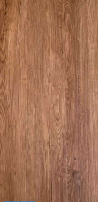 خشب فاخم عالي الجودة مع تشطيب أنيق وتصميم راقٍ يتناسب مع ديكور الفخامة.