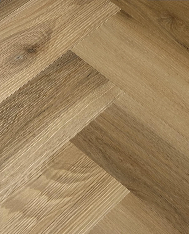 رخام خشبي فخم مع نقوش طبيعية، ديكور داخلي أنيق وفاخر.