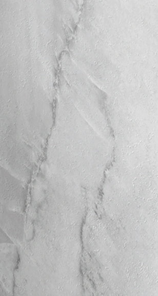 قطع من الرخام الأبيض الفاخر مع نقوش أنيقة، تصاميم فاخرة لمنزلك أو مكتبك.