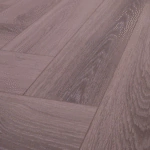 رخام وخشب فخم بلون رمادي مع لمسة من الفخامة والأناقة لأرضيات المنزل.