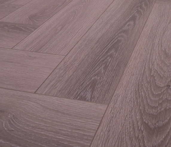 رخام وخشب فخم بلون رمادي مع لمسة من الفخامة والأناقة لأرضيات المنزل.