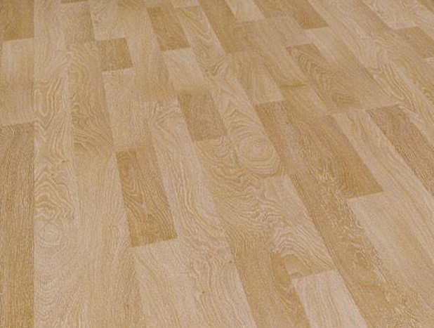 فخامة أرضية خشبية راقية مع تصاميم عصرية ووثائق تميز الديكور الداخلي.