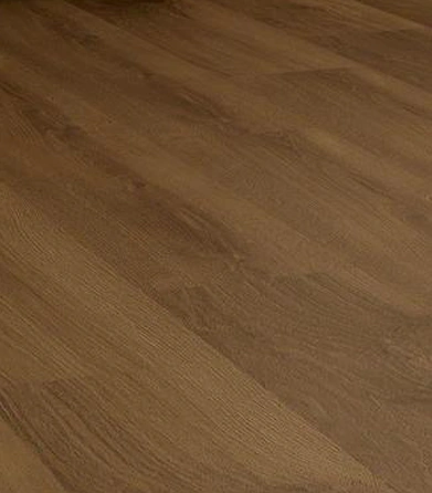 خشب فخم بتشطيب عالي الجودة وأسلوب أنيق يناسب الديكورات الفاخرة.