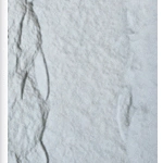 رخام أبيض فاخر مع خطوط دقيقة وأخدود طبيعي.