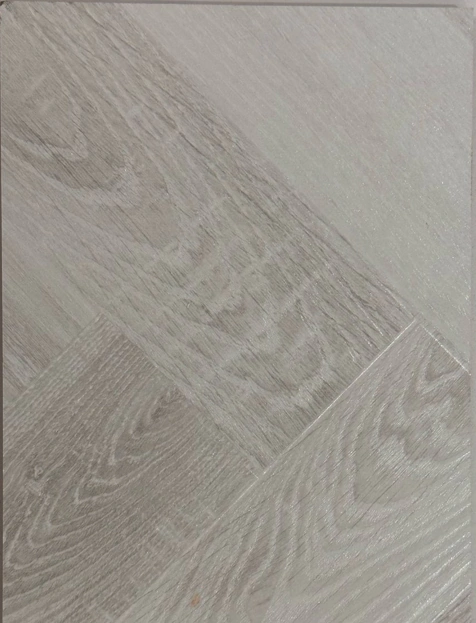 باركية خشبي فاتح شبيه الهرمي