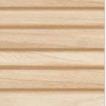 خشب فاتح مع نقوش عمودية لفخامة وتصميم راقي.