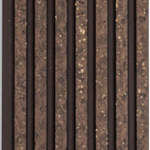 رخام بني فاخر مع خطوط ذهبية ولمعان فخم.