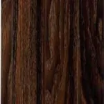 أخشاب طبيعية فاخرة ذات جودة عالية وألوان دافئة.