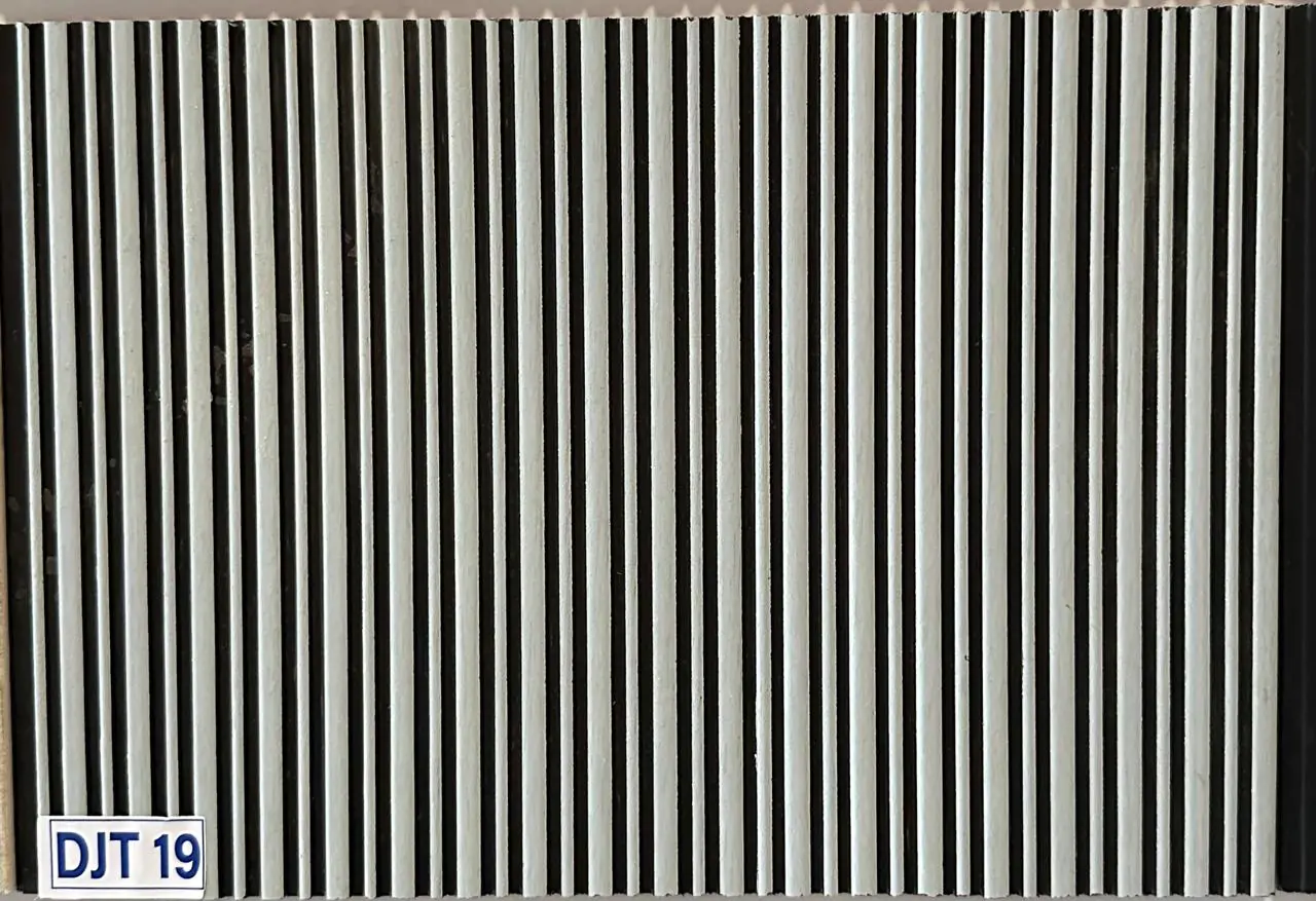 جزء من خط الفخامة المصنوع من قضبان معدنية أنيقة.