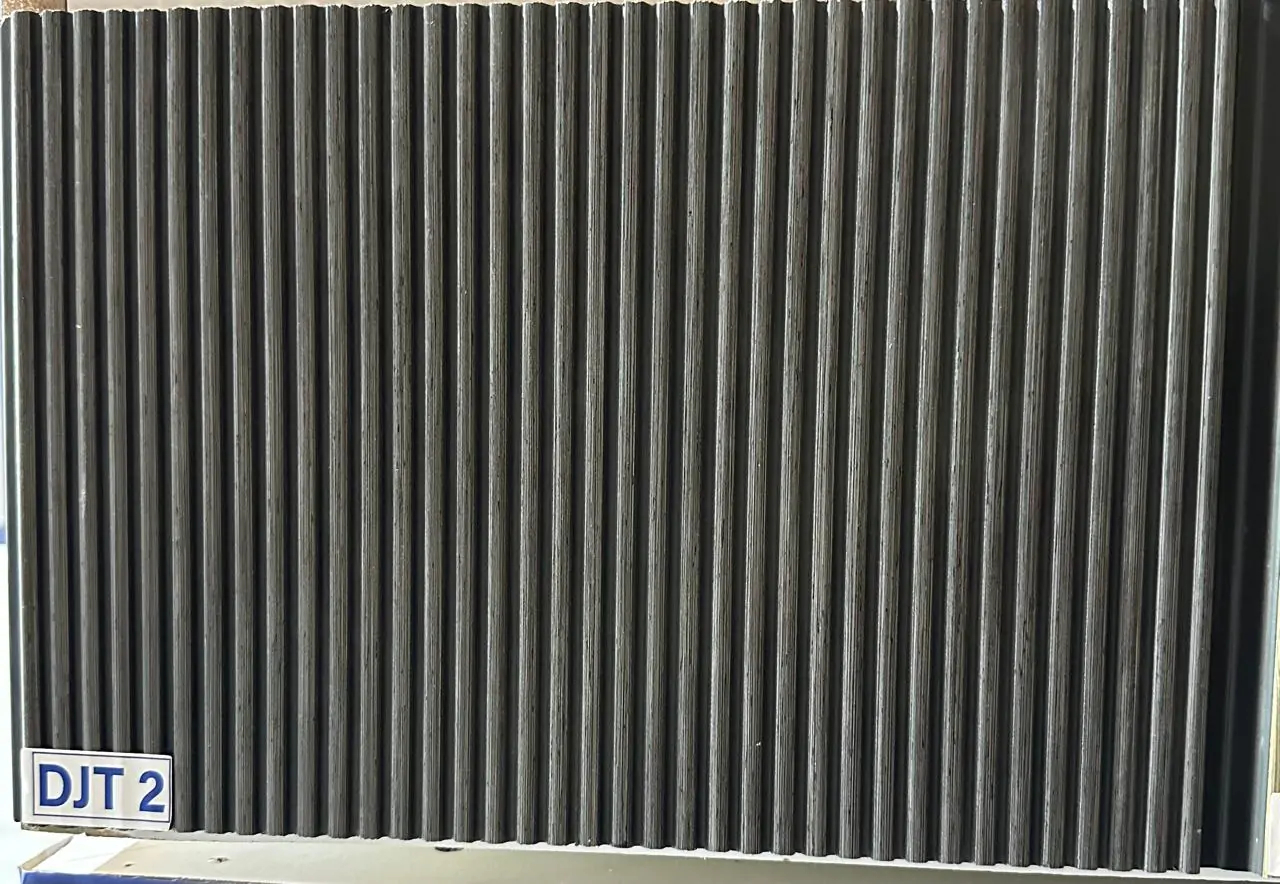 دفعه جمالية وفخامة خطوط الكروم السوداء الطويلة.